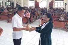 Ronald Kandoli Berikan Bantuan Rp 100 Juta