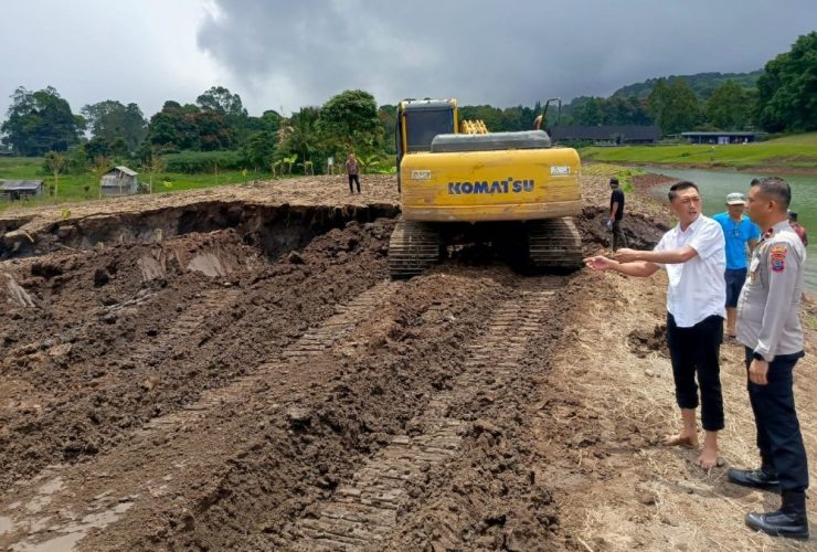 Kolam Air Kelong Jebol, Rumah dan Lahan Pertanian Tergenang Banjir