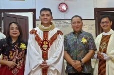 Mono Turang Ikut Perayaan Syukur Misa Perdana Imam Baru
