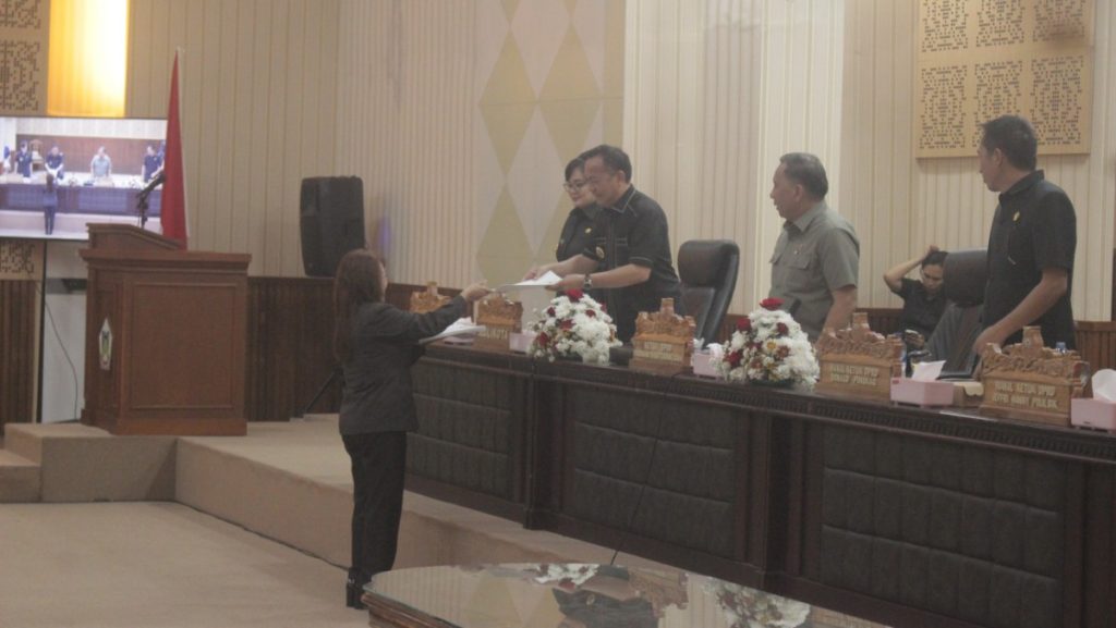 DPRD Tomohon Terima dan Setujui Ranperda Perubahan APBD 2025 Dibahas