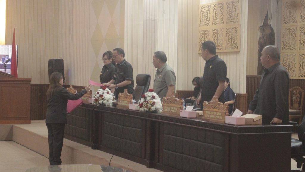 DPRD Tomohon Terima dan Setujui Ranperda Perubahan APBD 2025 Dibahas