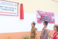 Caroll Senduk Resmikan SMPN 5 Tomohon 