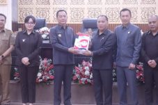 DPRD Tomohon Sahkan Perubahan APBD 2025
