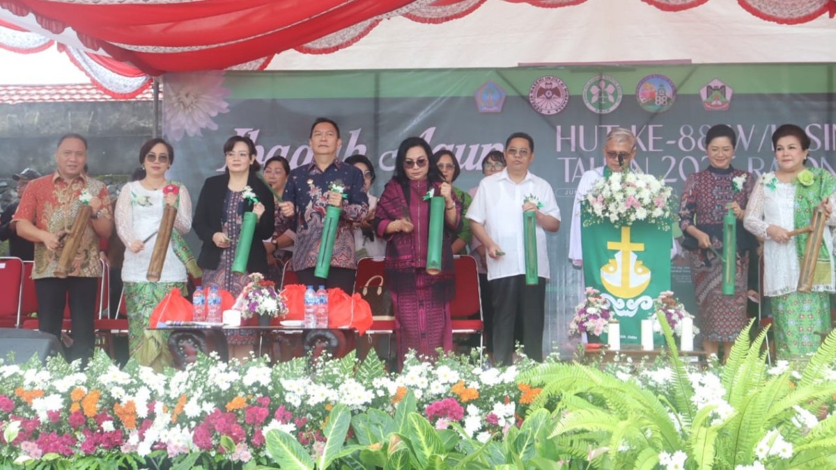 Ketua DPRD Tomohon Ikut Ibadah Agung HUT ke-88 WKI Sinode GMIM 