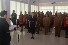 Wali Kota Tomohon Caroll Senduk Lantik Tim Pembina Posyandu 