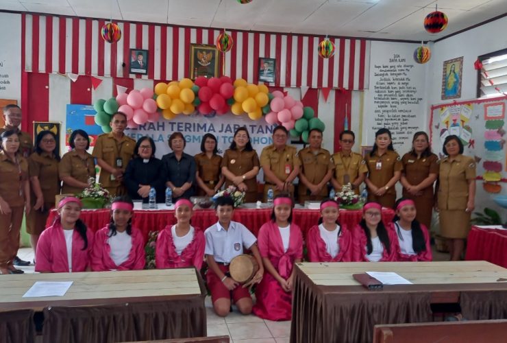 Veronic Runtuwene Resmi Jadi Kepala SD GMIM 1 Tomohon