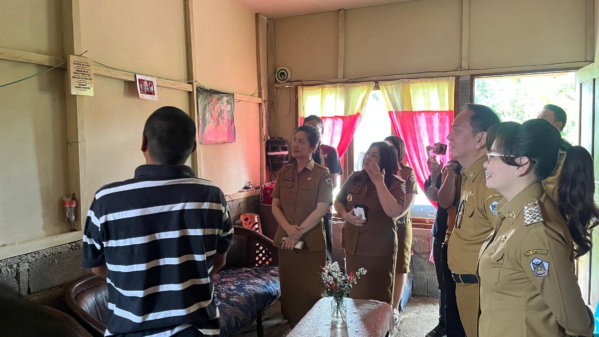Caroll-Sendy Tinjau Pembangunan Bantuan Rumah Layak Huni di Tomohon Utara 