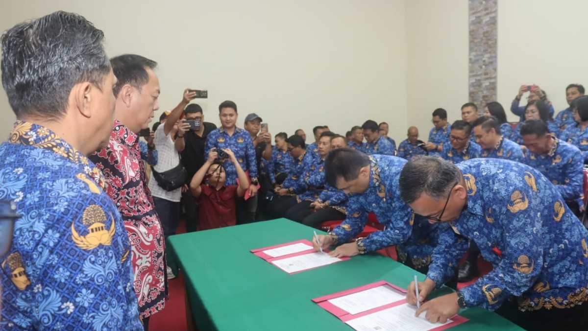 Jajaran Pemkot Tomohon Teken Perjanjian Kinerja dan Komitmen Bersama 