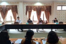 Pansus Ranperda Perizinan Berusaha Rapat Bareng Bagian Hukum dan DPMPTSP Tomohon 