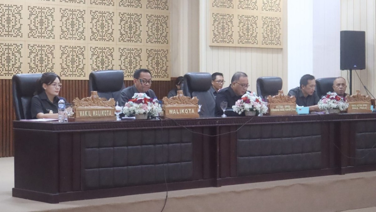 Wali Kota Tomohon Ajukan LKPJ 2025 dan Ranperda Kota Bunga ke DPRD