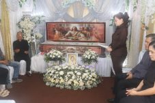 Ibunda dari Kabag Prokopim Berpulang, Pemkot Tomohon Gelar Ibadah Penghiburan 