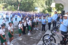 Mendikdasmen Senam Bareng Siswa di Tomohon, Wali Kota Sampaikan Ini