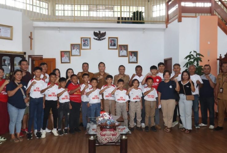 Dilepas Caroll Senduk, SSB Bina Putra Tomohon Siap Berlaga di Kejuaraan FSAI
