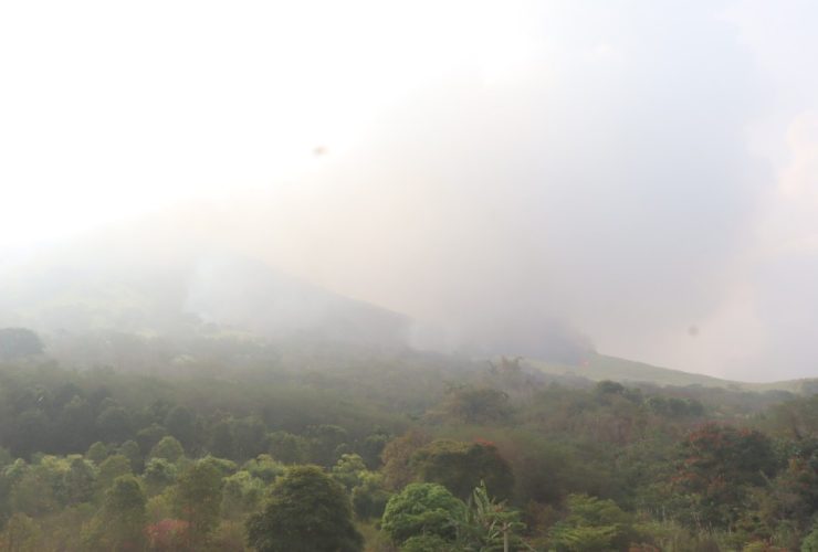 Kawasan Gunung Lokon Tomohon Terbakar 