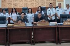 Pansus DPRD Tomohon Ranperda Perizinan Berusaha Lakukan Pembahasan Bareng DPMPTSP-Bagian Hukum